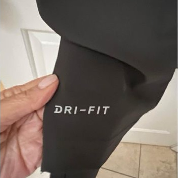 2, NFL Nike Tampa Bay Buccaneers Polo Shirts Size Medium NWT - Picture 6 of 10